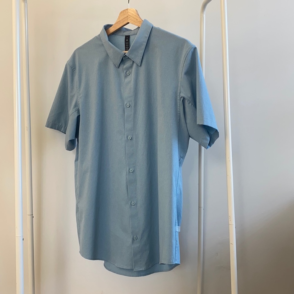 Lululemon casual button down short sleeve shirt